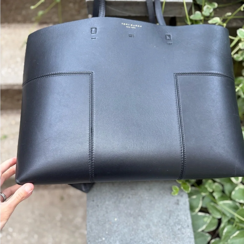 Tory Burch Black leather Block-Tbag w/ removable clutch GUC